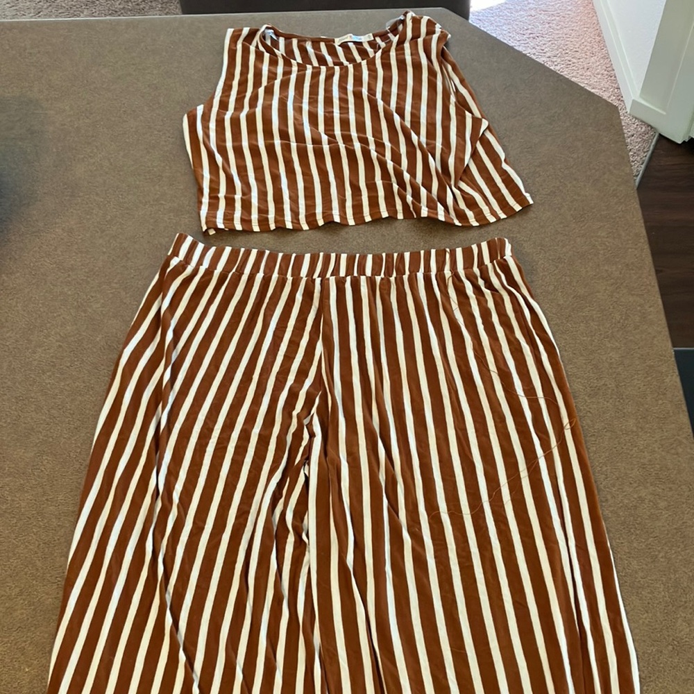 Xl two piece brown stripped stretch material